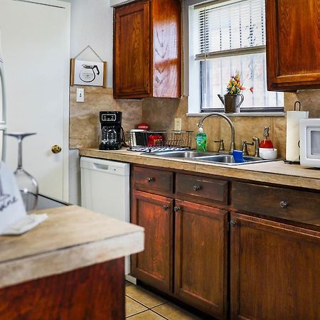 Congeniality And Comfort. All The Essentials With Class, 2 Nights? 2 Weeks? Stay, Relax, Work, Or Go Out For Fun. Arlington Bagian luar foto