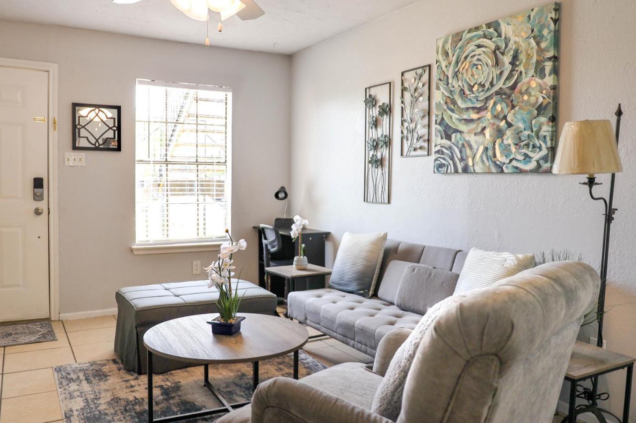 Congeniality And Comfort. All The Essentials With Class, 2 Nights? 2 Weeks? Stay, Relax, Work, Or Go Out For Fun. Arlington Bagian luar foto